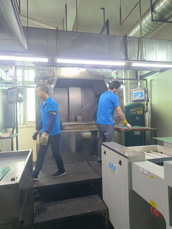 Tin spraying machine